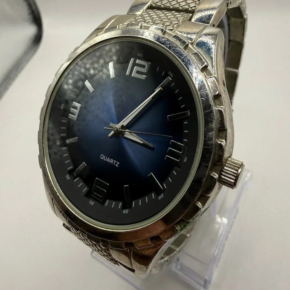 Men's Quartz Watch Bezel Stainless Steel GENWM998 - (Needs Battery)  (2) lot